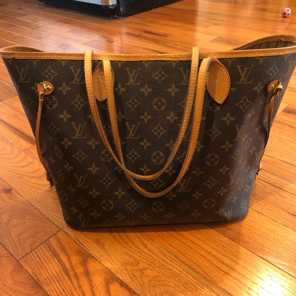SOLD 100% Authentic Louis Vuitton. NEVERFULL MM.